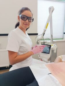 Laseroterapia, usuwanie rozstępów